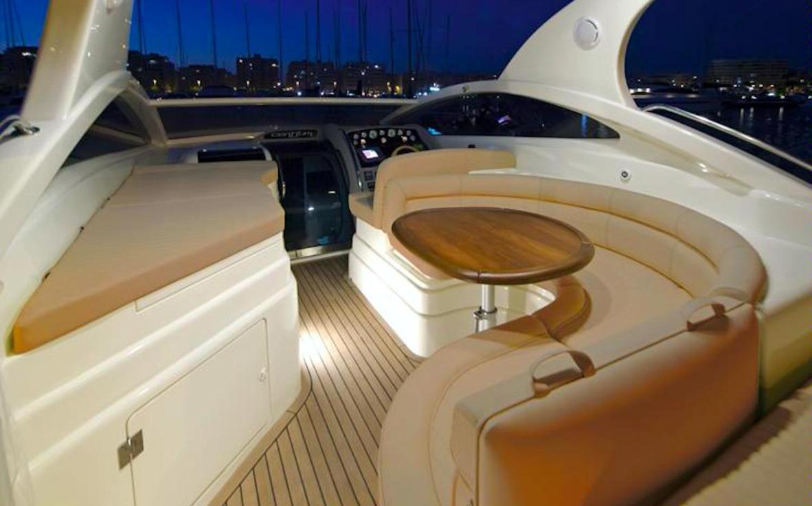 Yacht 22m Nuit Insolite Au Vieux Port, Bateau-hôtel *